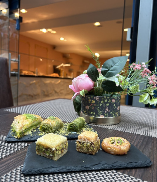 © (c) LLOYD PASSAGE | Yammo Eingang | 